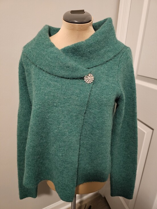 Adrienne Vittadini Sweaters - Adrienne Vittadini NWT Teal Draped Cowl Neck Sweater with Brooch Sz M